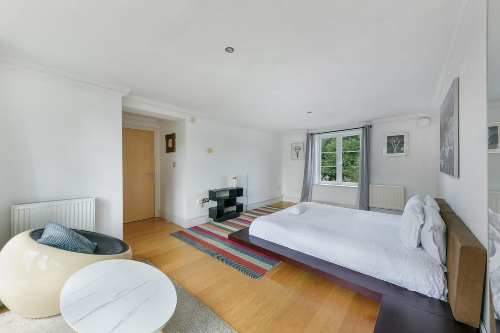 Property photo 3 of 12