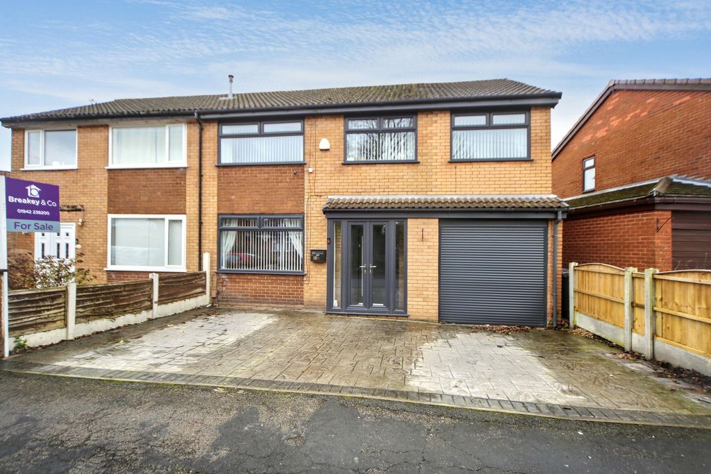 Property photo 1 of 23