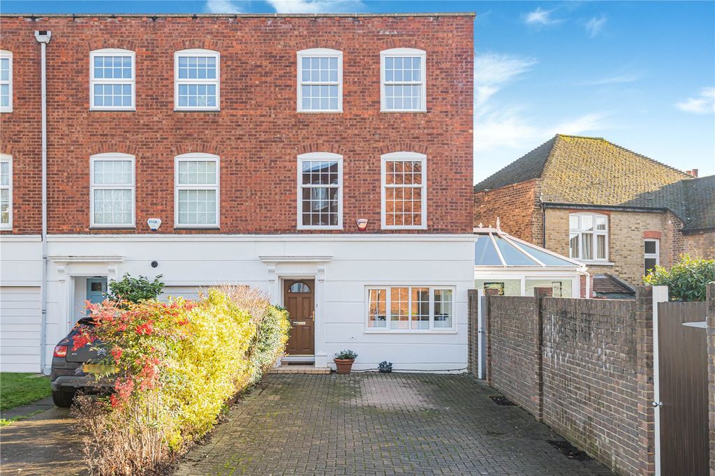 Property photo 1 of 21 External