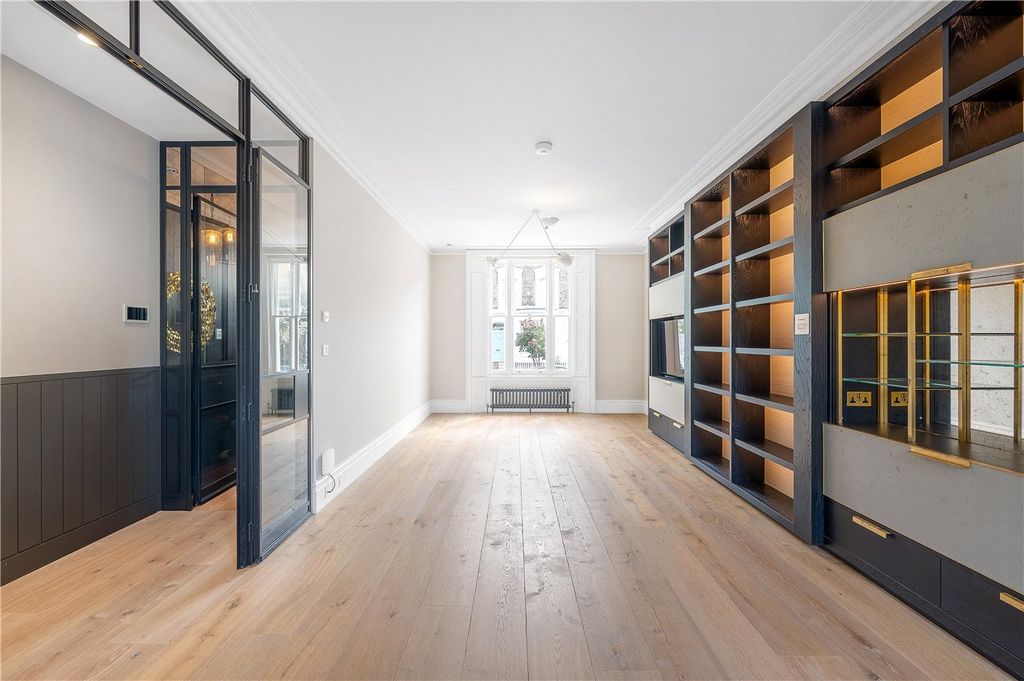 Property photo 3 of 26 Reception