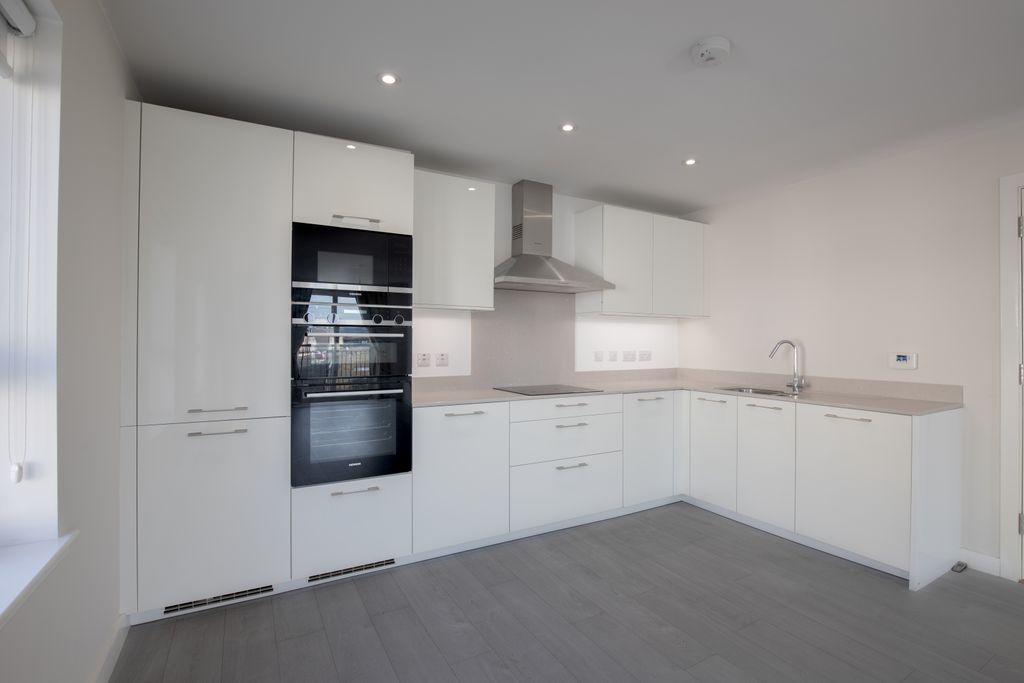 Property photo 3 of 8 Kitchen