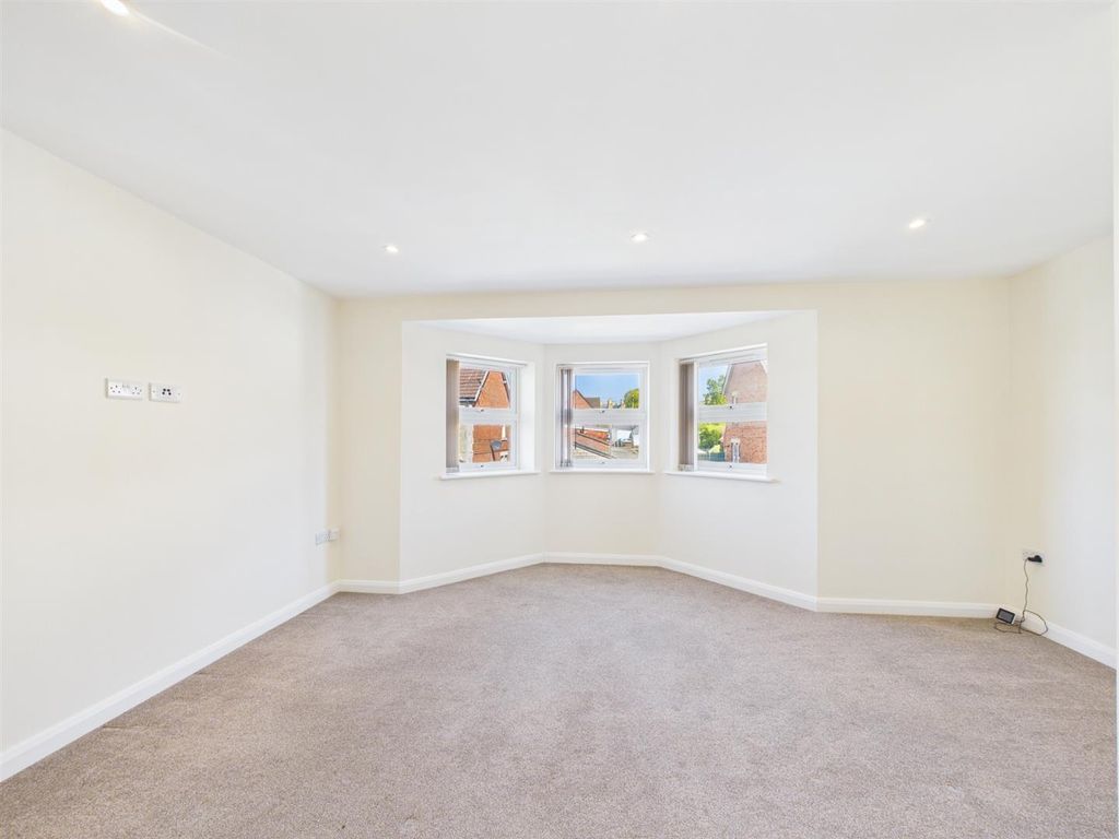 Property photo 3 of 8 Sitting / Dining Room