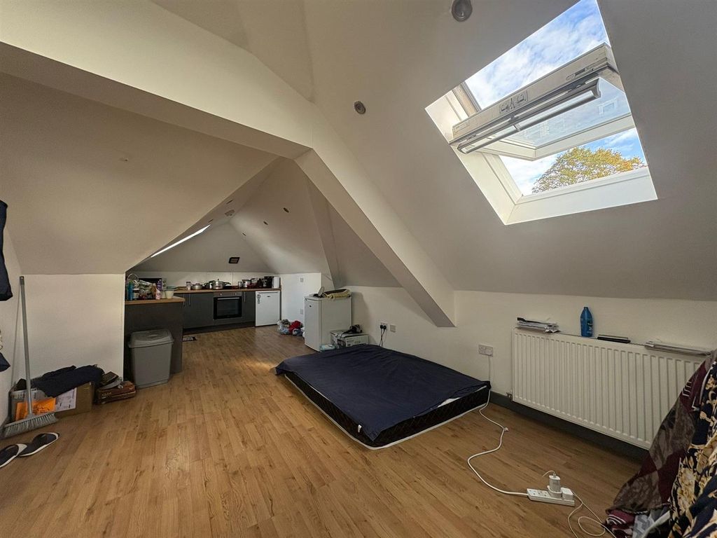 Property photo 3 of 12 Flat Three