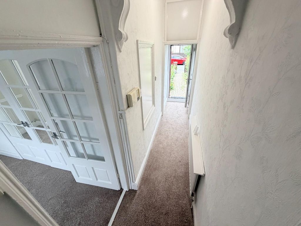 Property photo 3 of 25 Hall