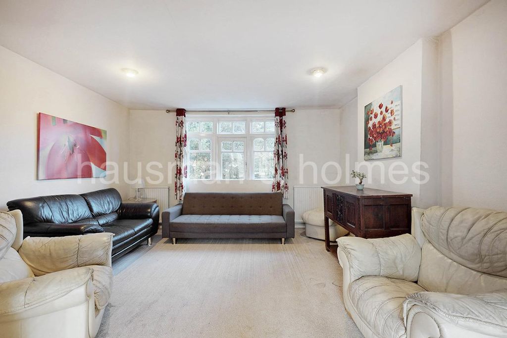 Property photo 2 of 12 W03.Jpg