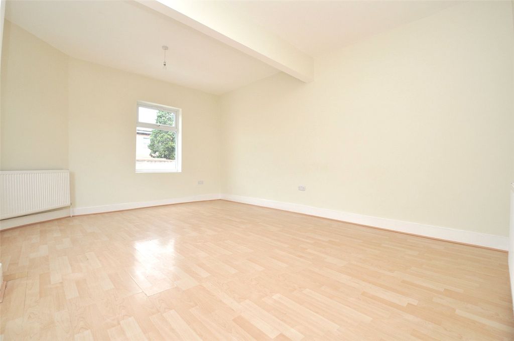 Property photo 2 of 11 Picture No. 28
