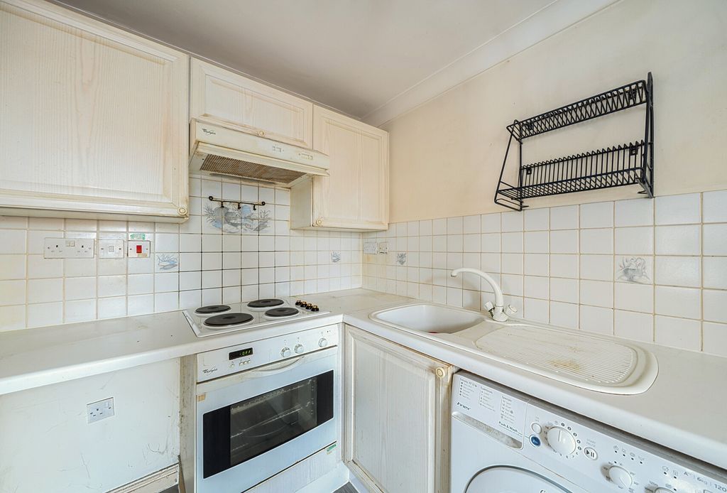 Property photo 3 of 12 1316275-2-685Bba8...