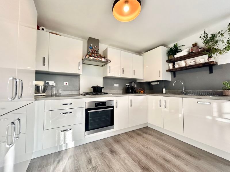 Property photo 2 of 9 Kitchen