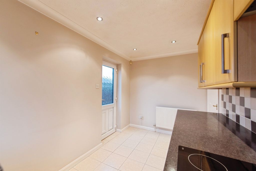 Property photo 3 of 17 Kitchen