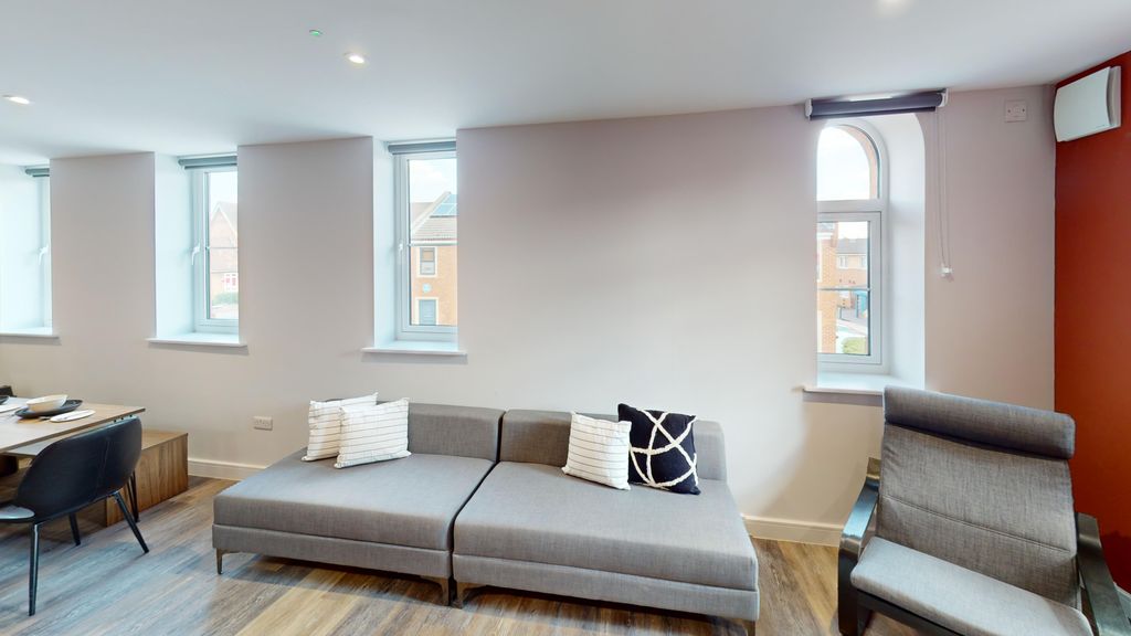 Property photo 2 of 17 Living 1.1