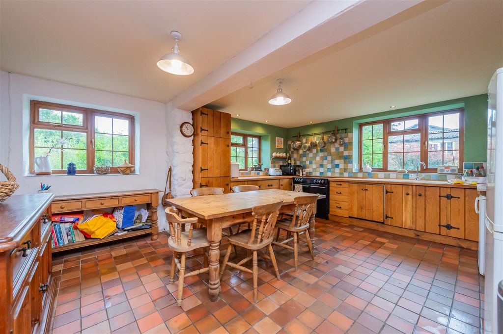 Property photo 2 of 35 Kitchen/Breakfast Room