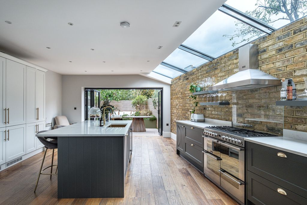 Property photo 2 of 42