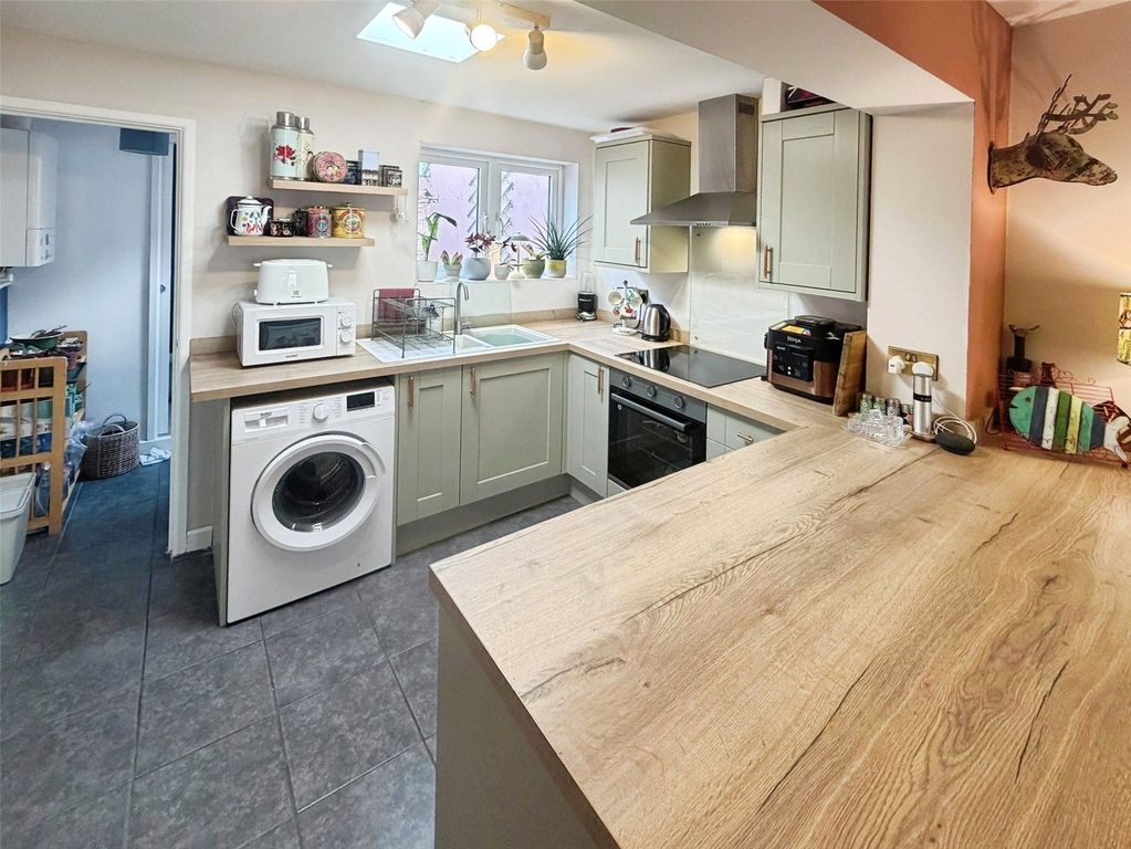 Property photo 2 of 14 Kitchen