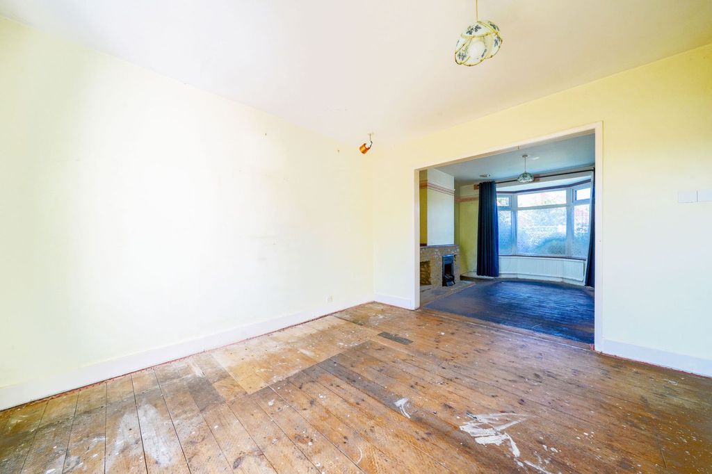 Property photo 2 of 27