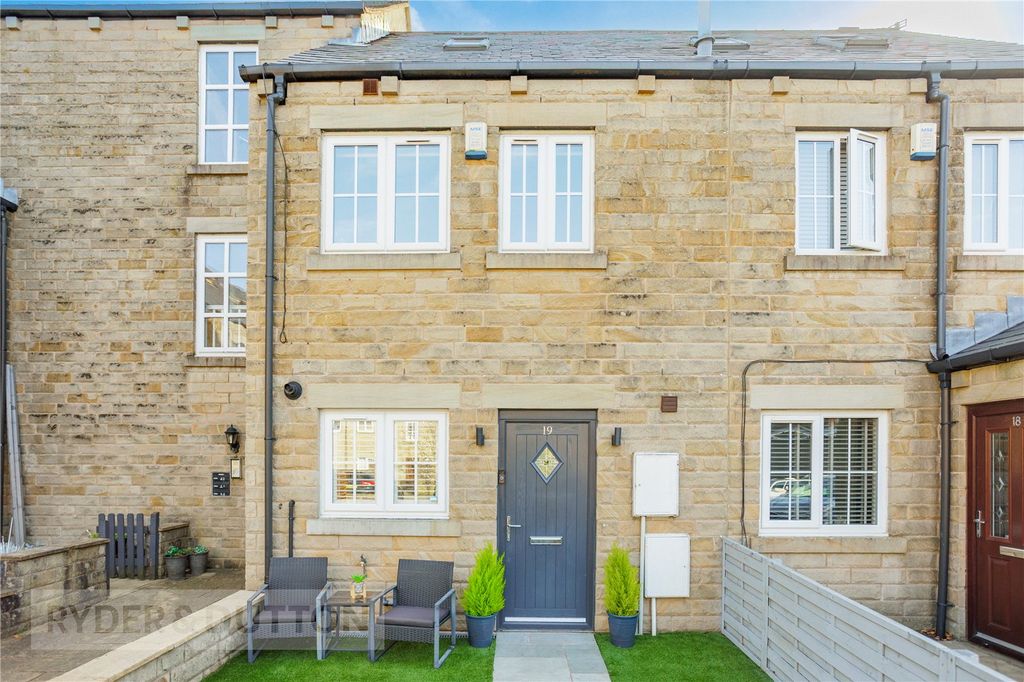 Property photo 1 of 19 Front External