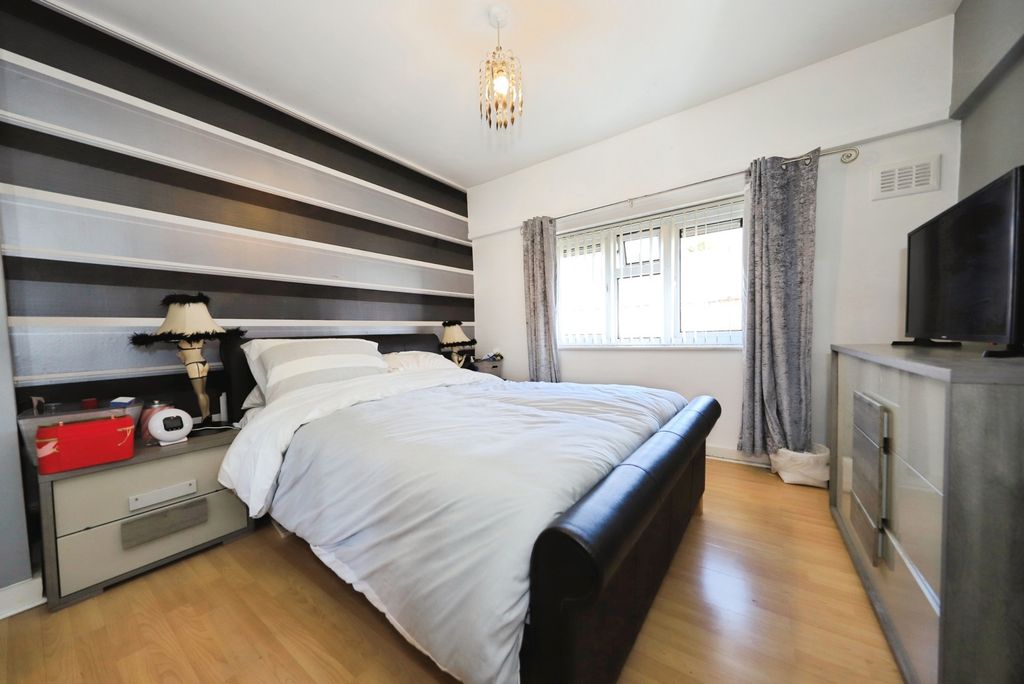 Property photo 3 of 17 Photo