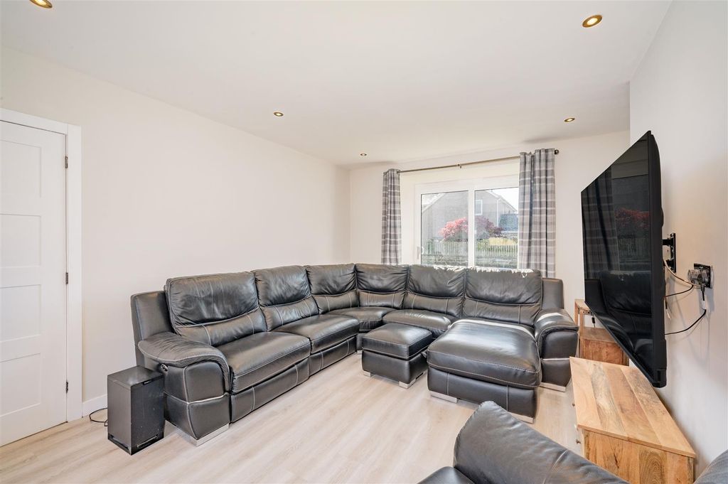 Property photo 3 of 21 40 Lowson Avenue Carnoustie-2.Jpg