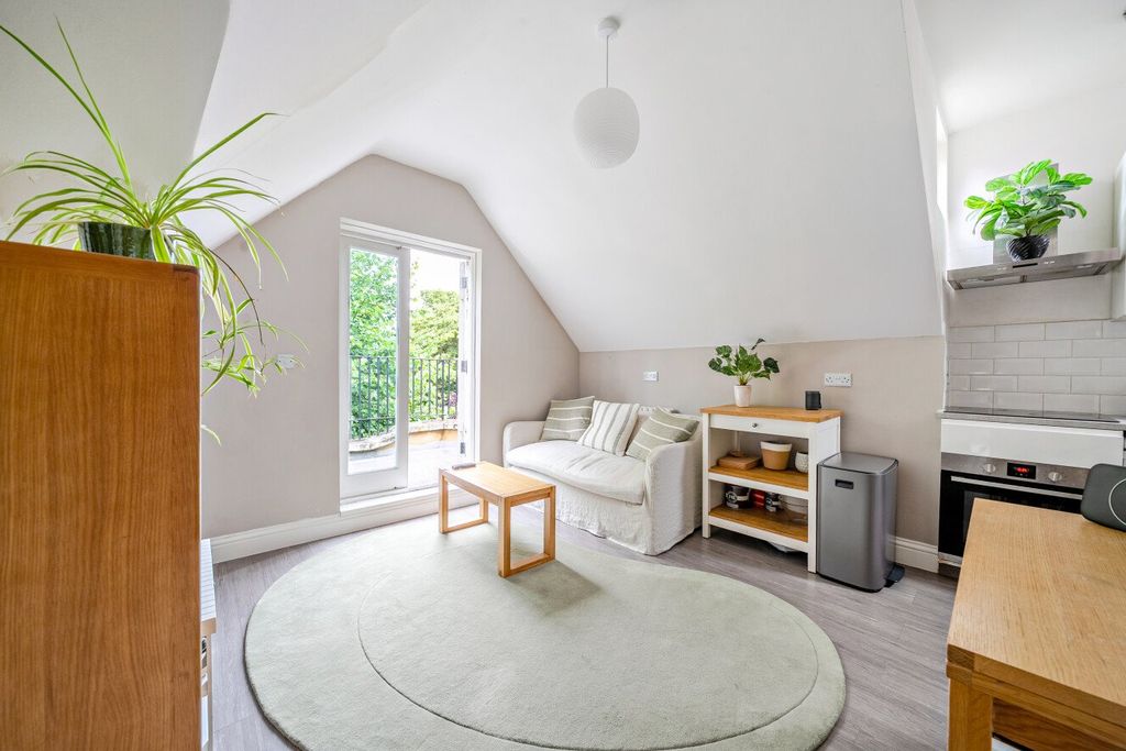 Property photo 2 of 11 Picture No. 17