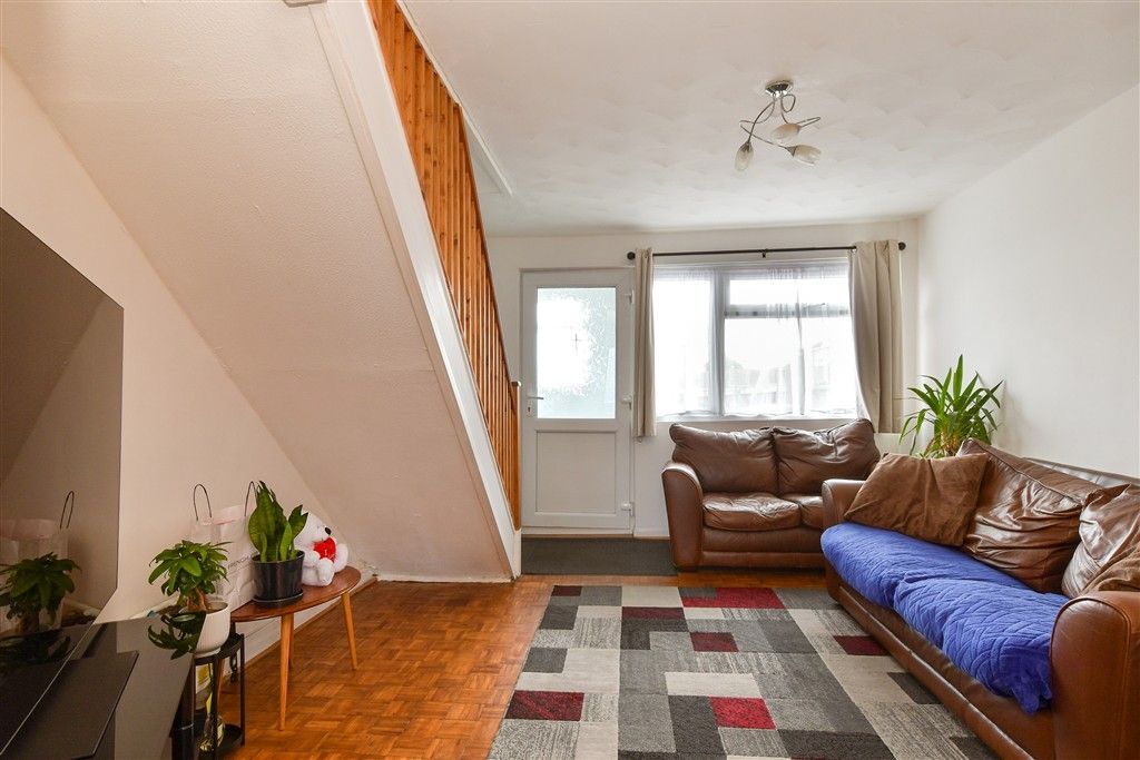 Property photo 3 of 7 Lounge