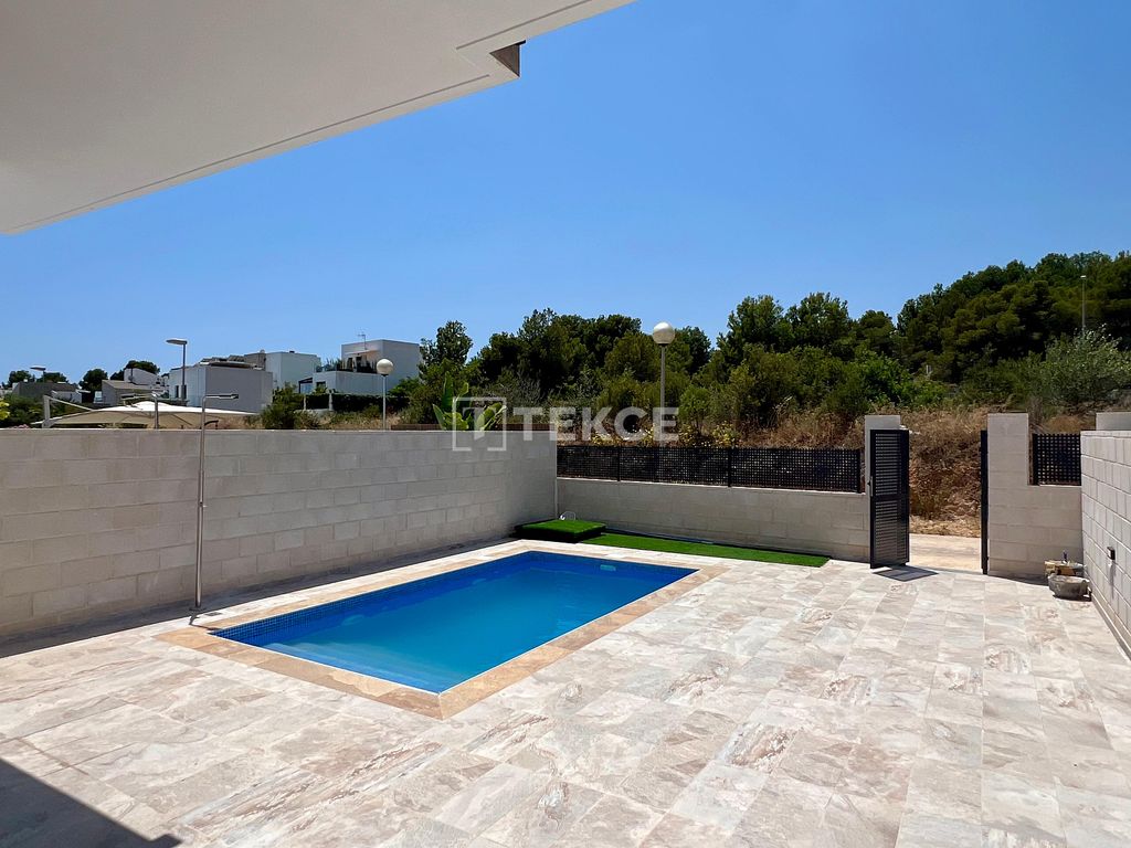 Property photo 3 of 37