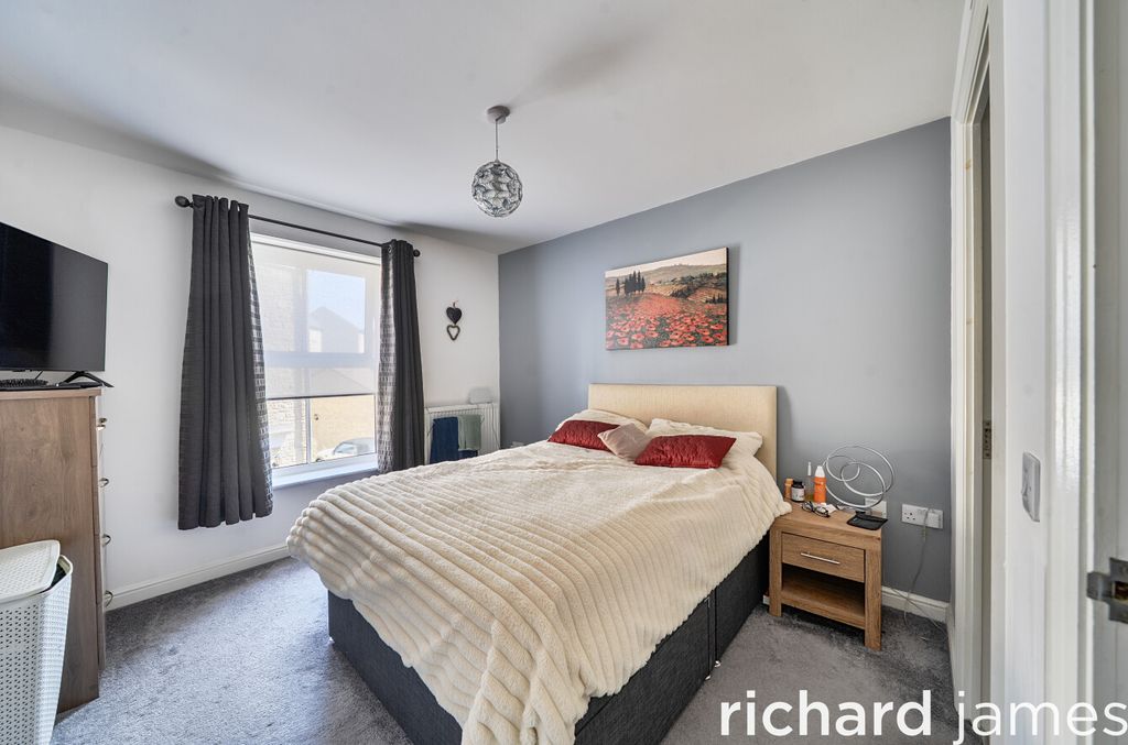 Additional image 9 of 2 bed flat for saleTruscott Avenue, Redhouse, Swindon SN25