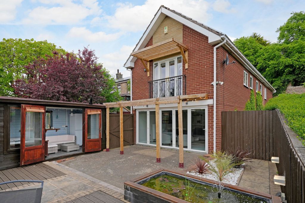 Property photo 1 of 40