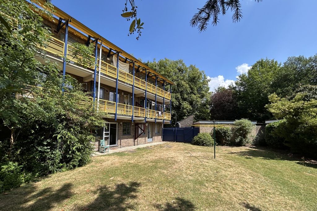 Property photo 1 of 15 1Eb002E4-6E9B-4d03-8A4A-76102Bc15237