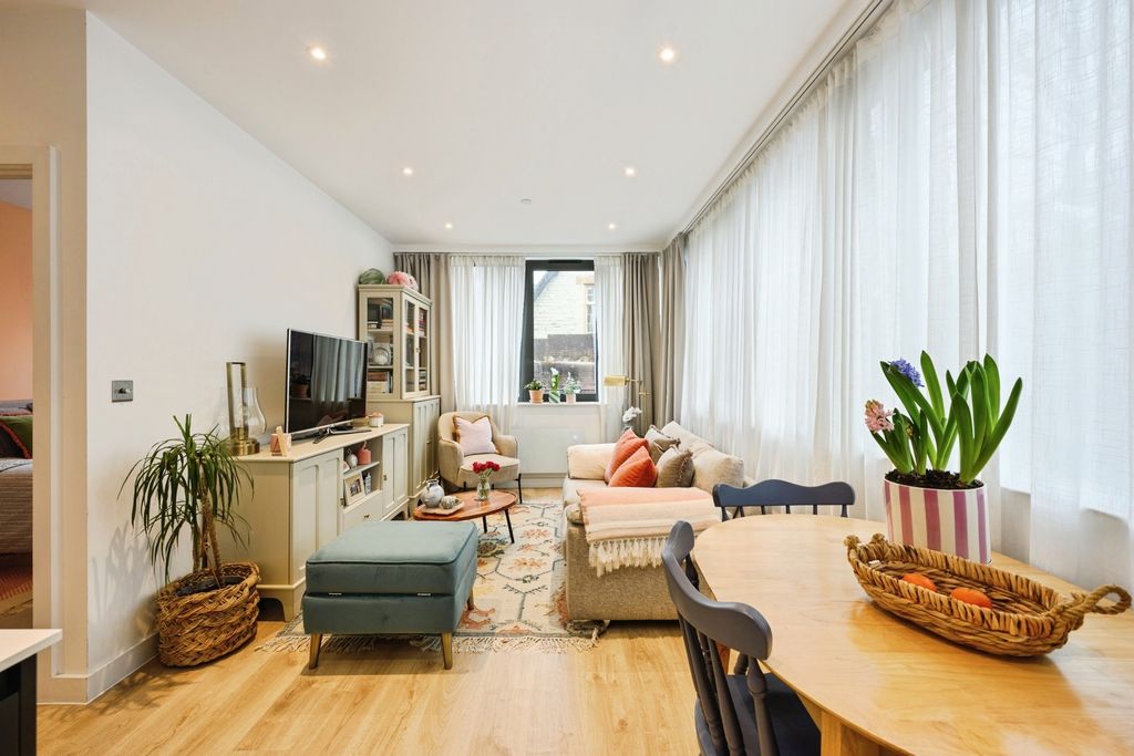 Property photo 3 of 14 Pbox-Img.Jpg