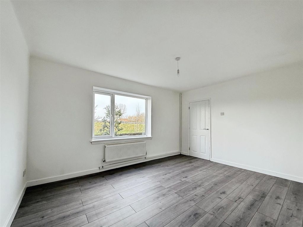 Property photo 3 of 23 Lounge