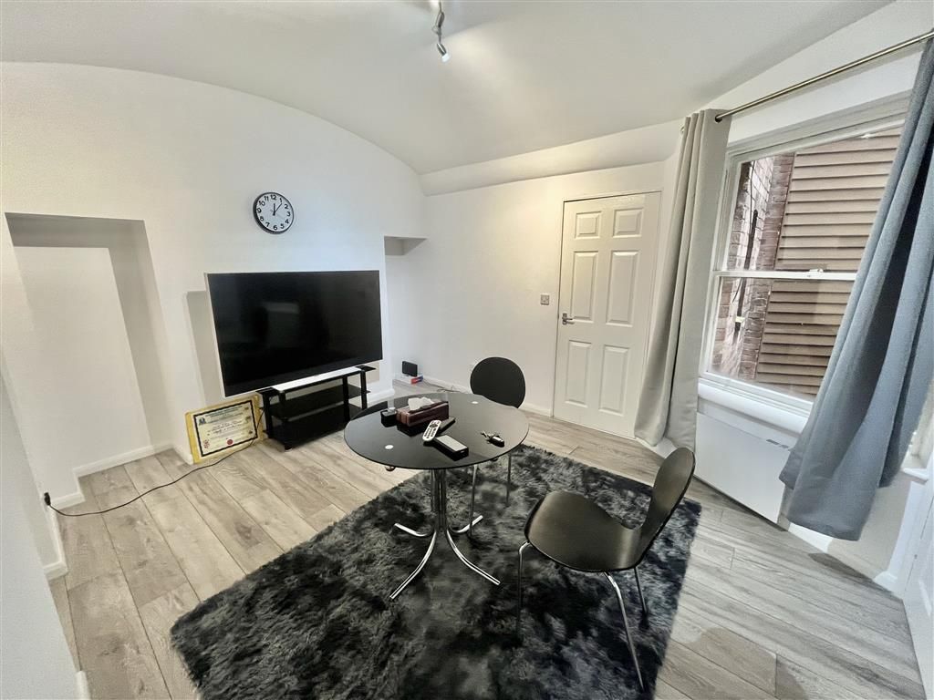 Property photo 2 of 11 Image
