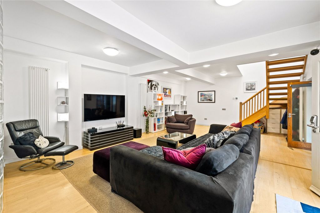 Property photo 2 of 22 Picture No. 24