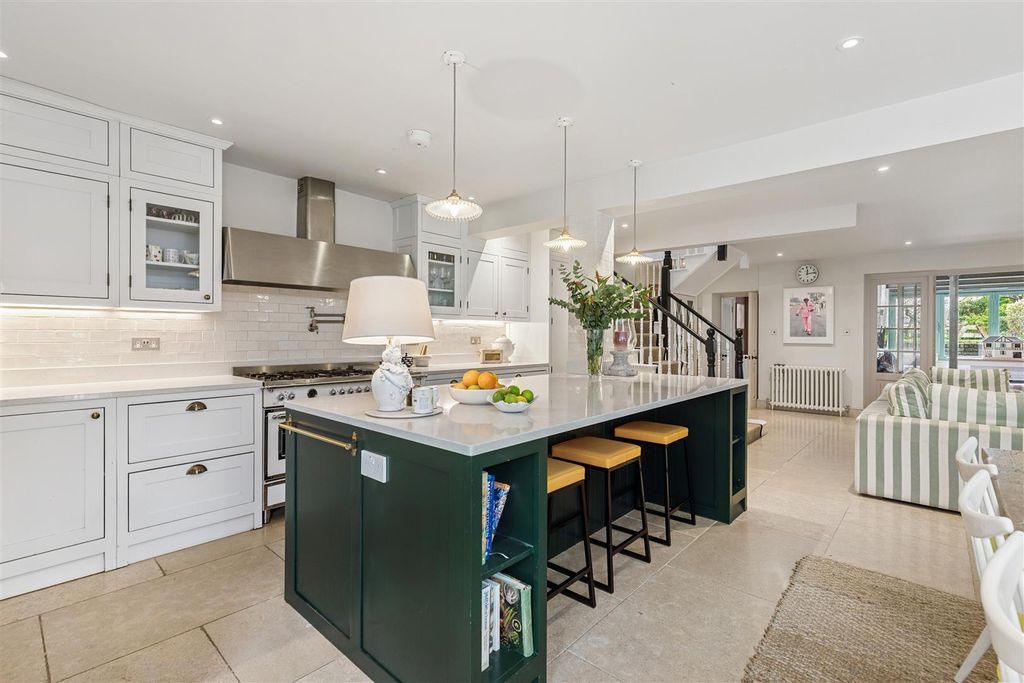 Property photo 3 of 42