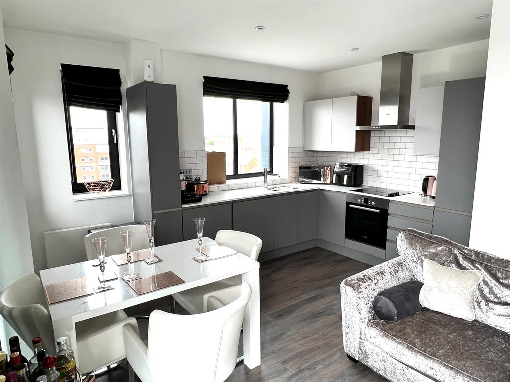 Property photo 2 of 13 Picture No. 11