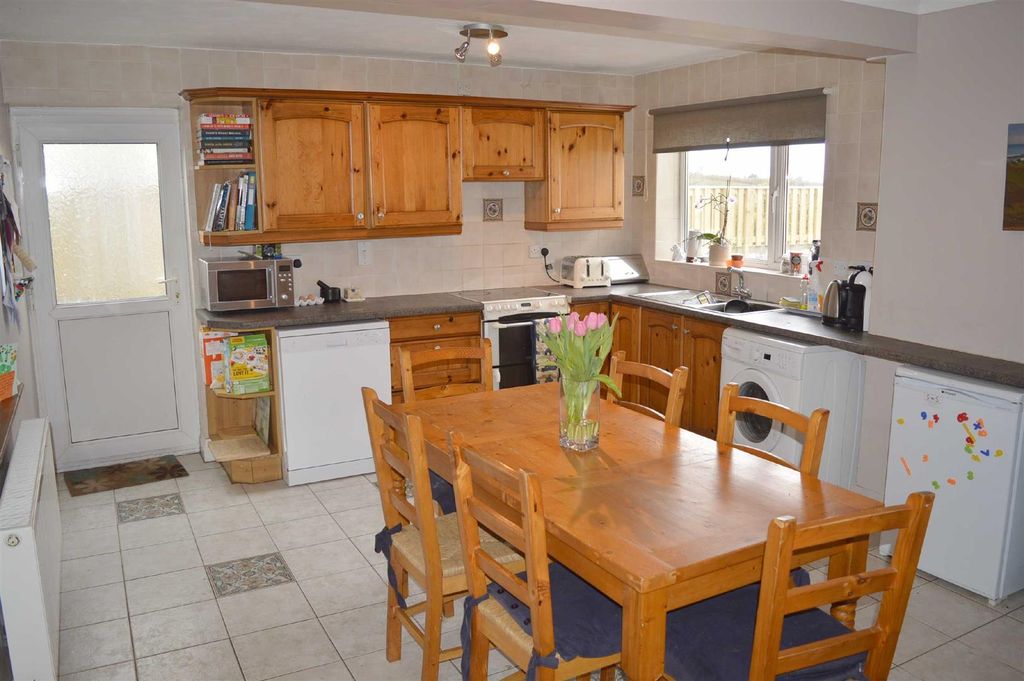 Property photo 3 of 17 Kitchen/Dining Room