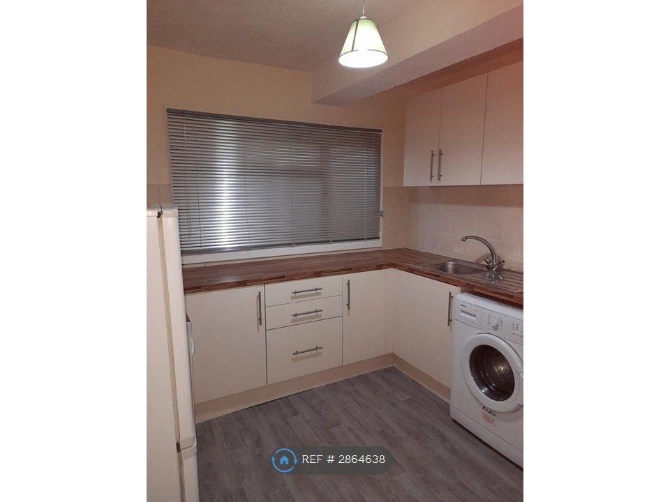 Property photo 2 of 11 Kitchen