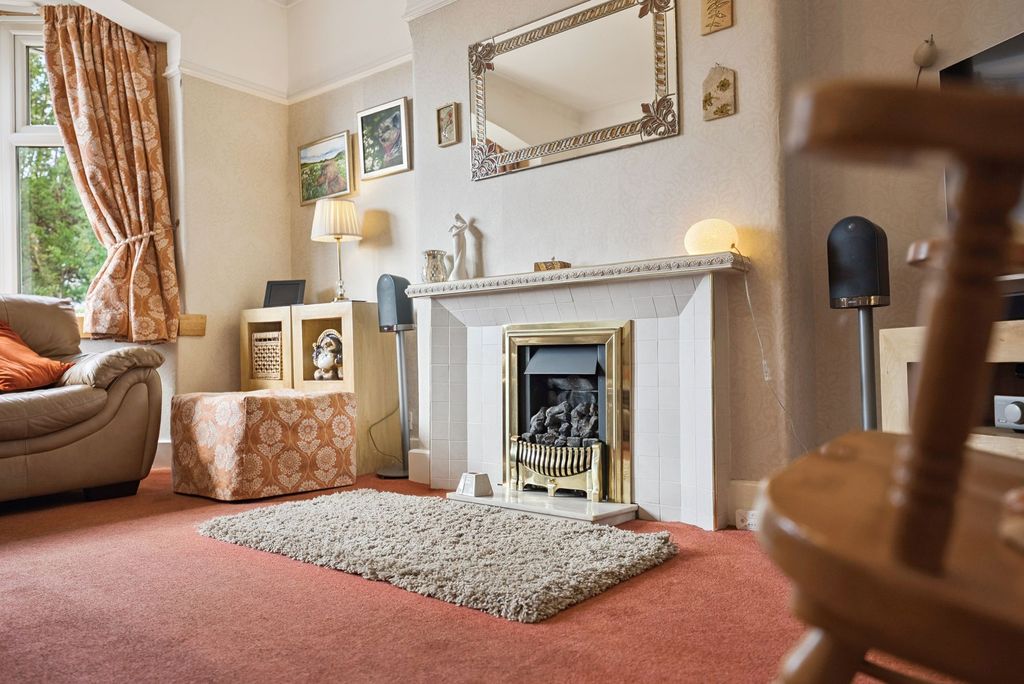 Property photo 3 of 34