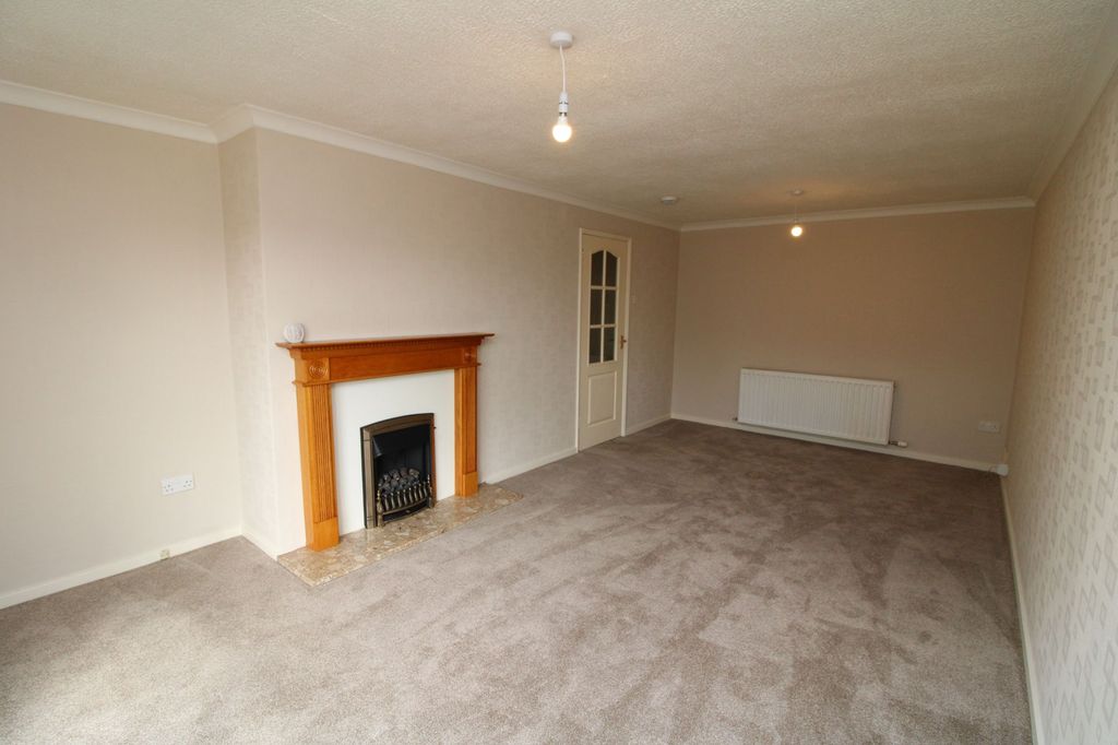 Property photo 3 of 17 Lounge