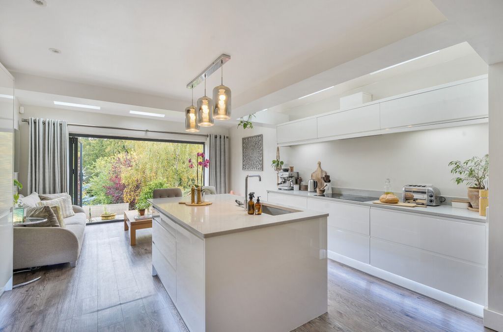 Property photo 1 of 20 1370236-25-68F223...