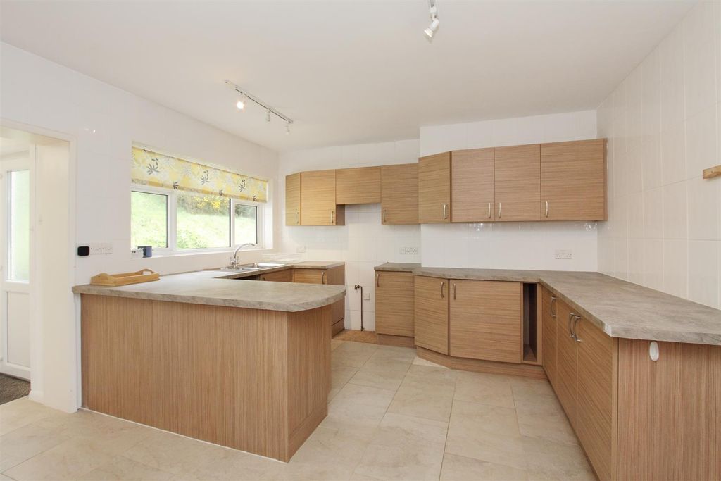 Property photo 3 of 22 4 Dragons Hill Ph32.Jpg