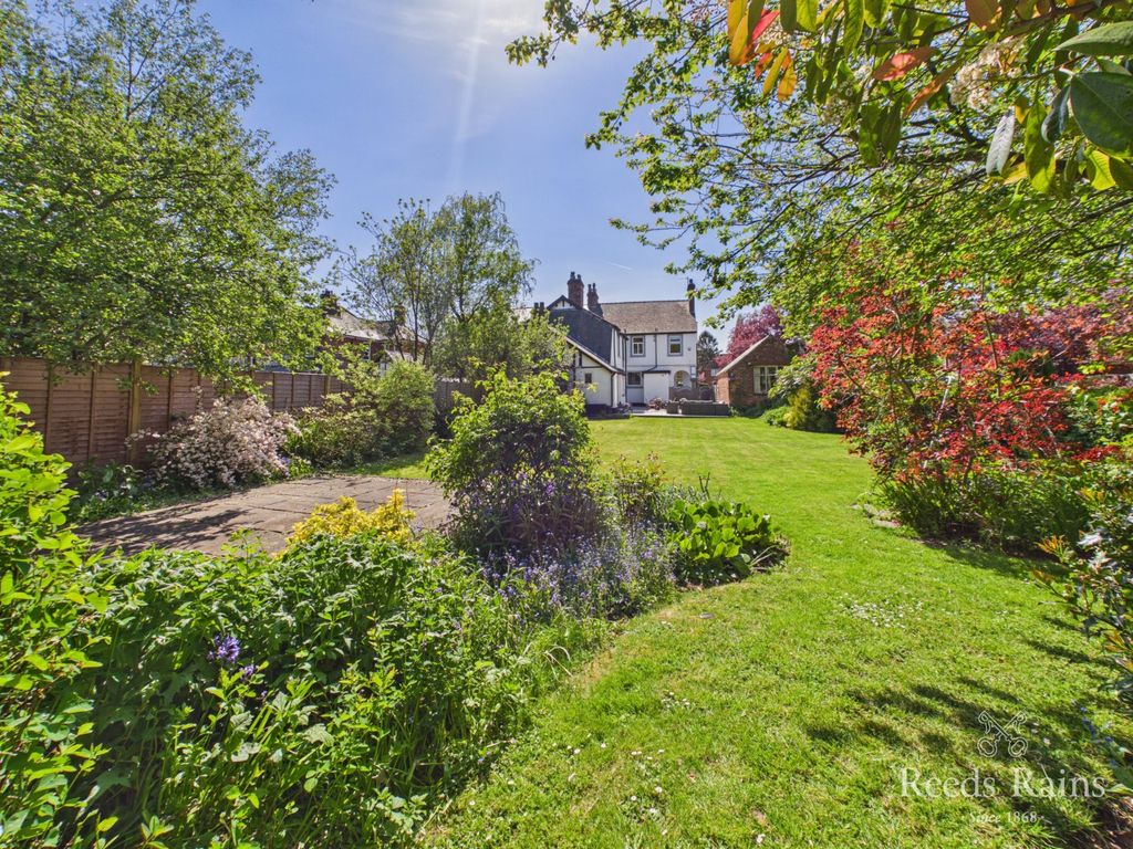 Property photo 2 of 32 Rear Garden
