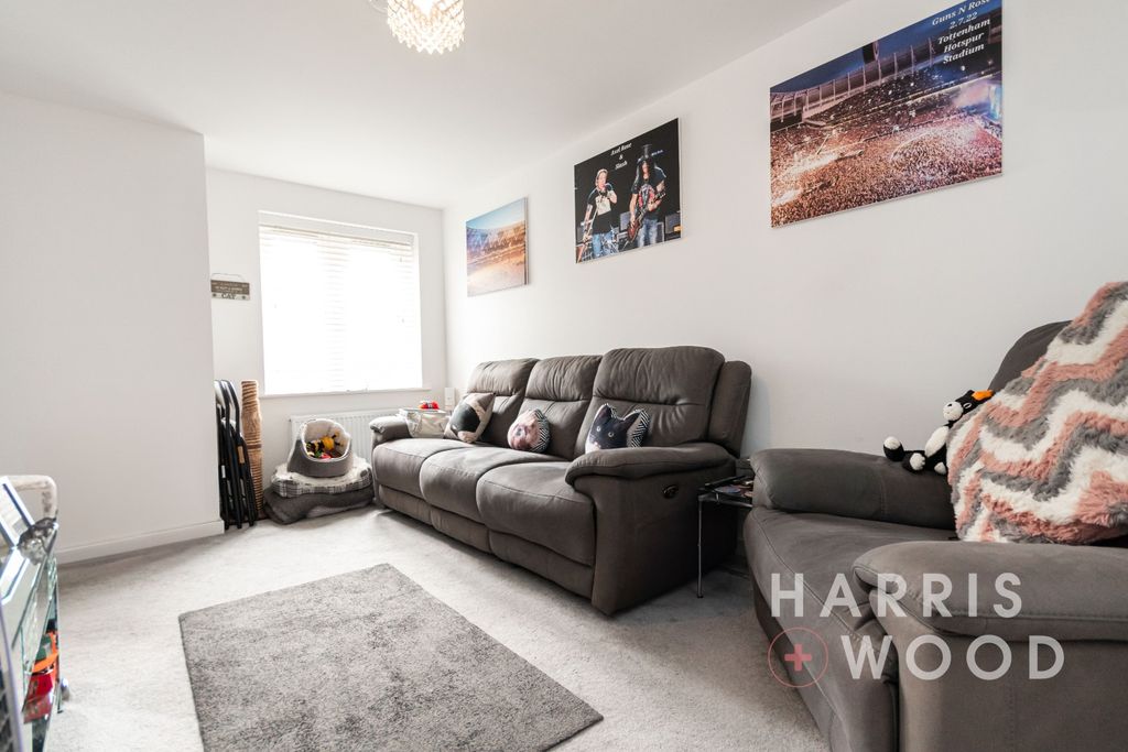 Property photo 3 of 18 4398704