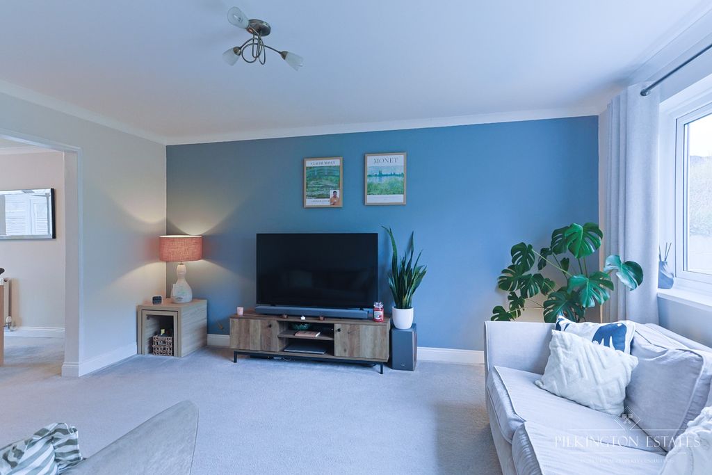 Property photo 2 of 15 4804564