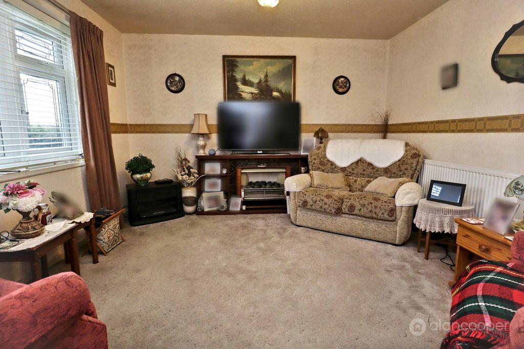 Property photo 2 of 16 4915662