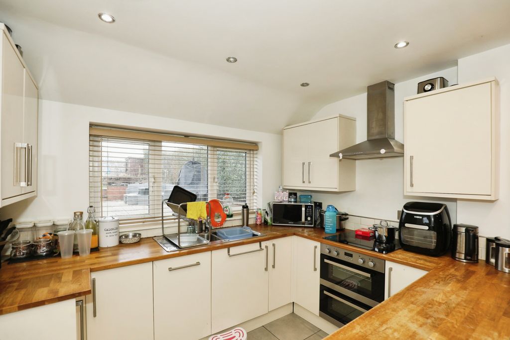 Property photo 2 of 15