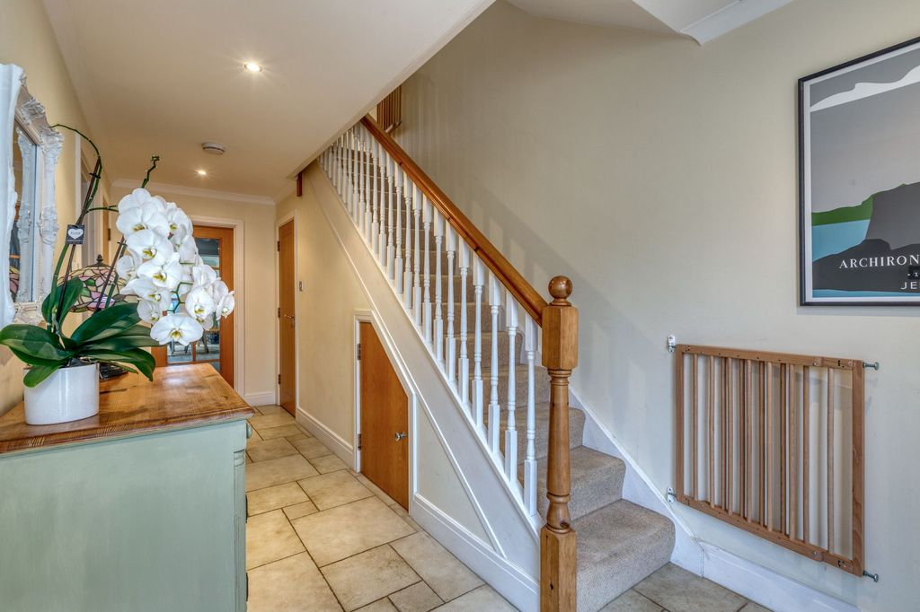 Property photo 2 of 37