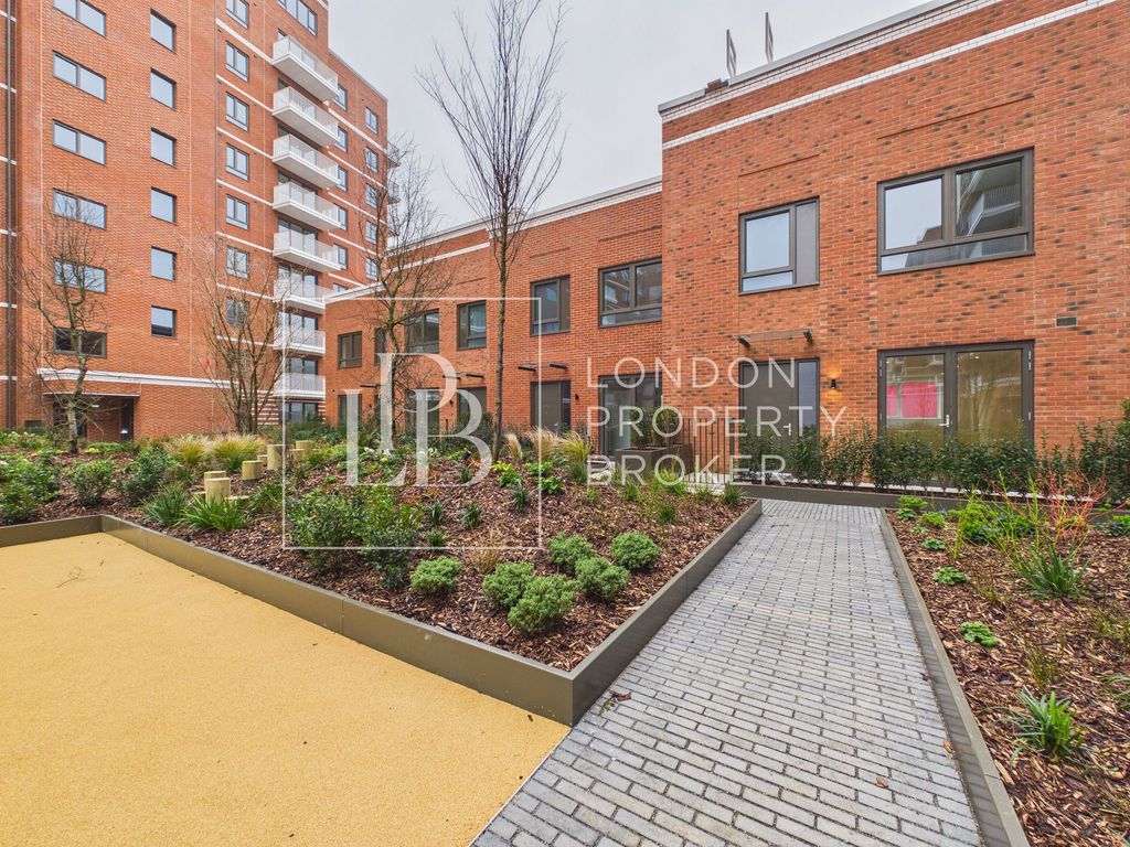 Property photo 2 of 21