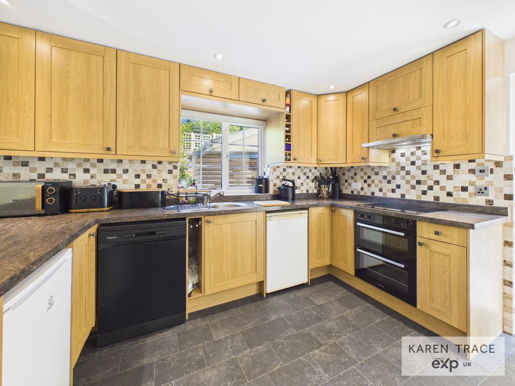 Property photo 2 of 31