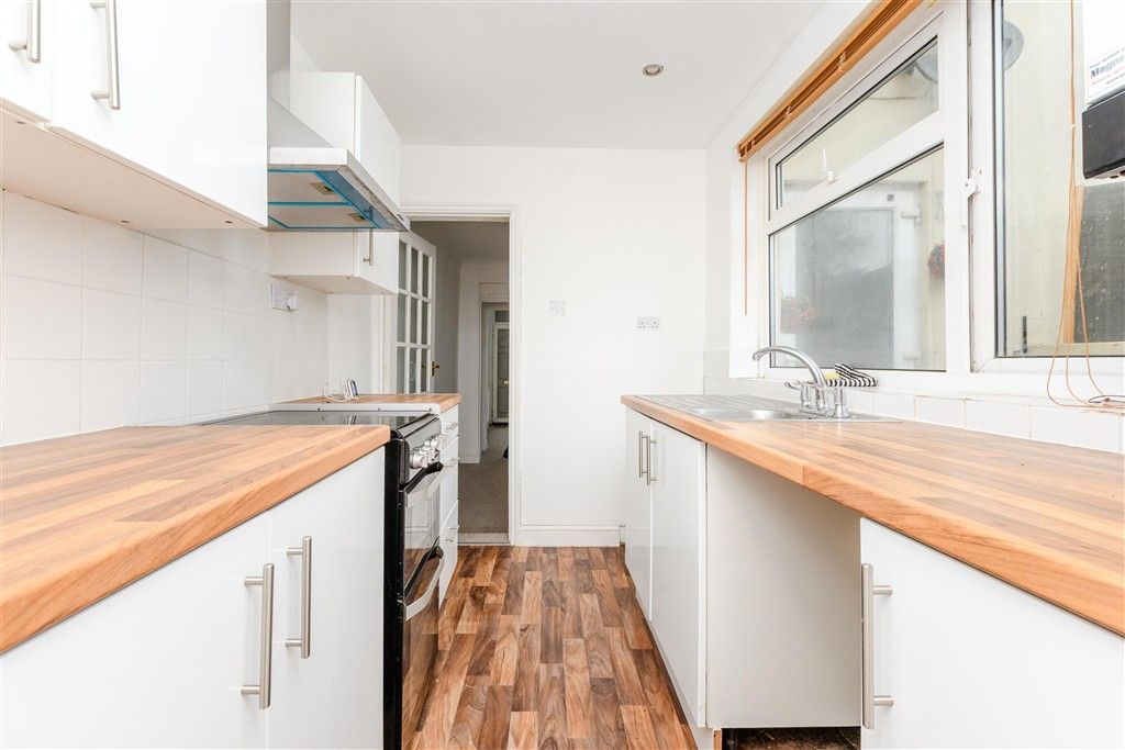 Property photo 2 of 12 Kitchen