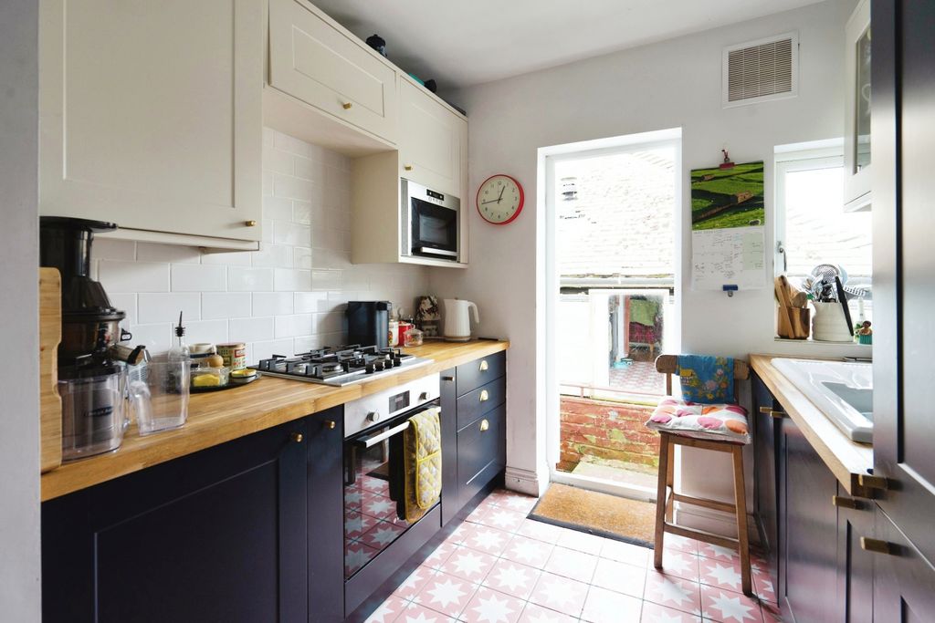 Property photo 2 of 20 Kitchen