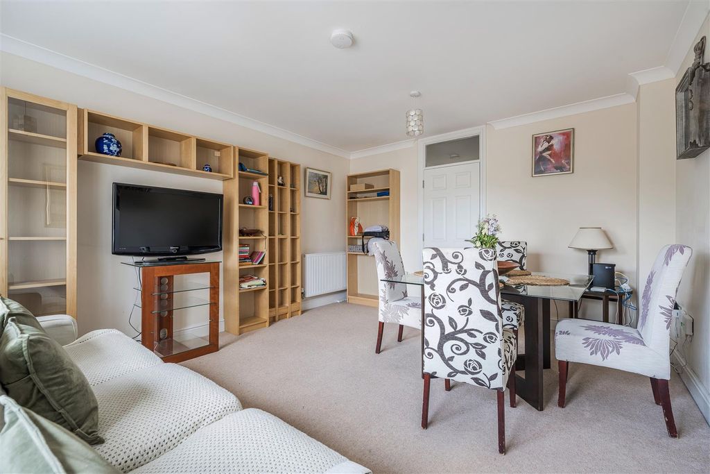 Property photo 2 of 21 1312943-19-685Ad0Aa9Ec74.Jpg